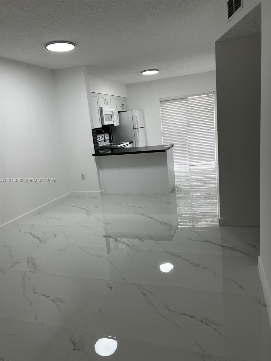 5560 W 21st Ct # 108, Hialeah, FL 33016 — zdjęcie 3