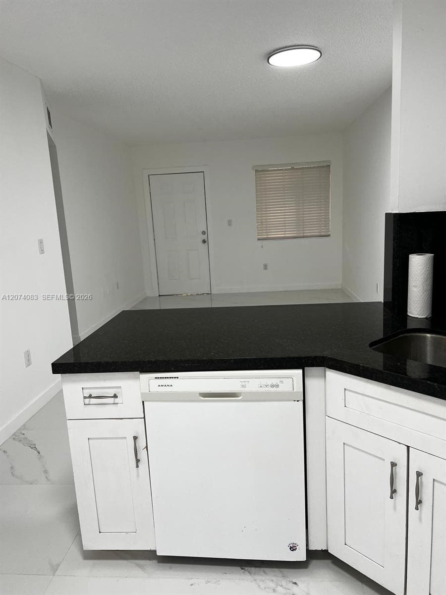 5560 W 21st Ct # 108, Hialeah, FL 33016 — zdjęcie 4
