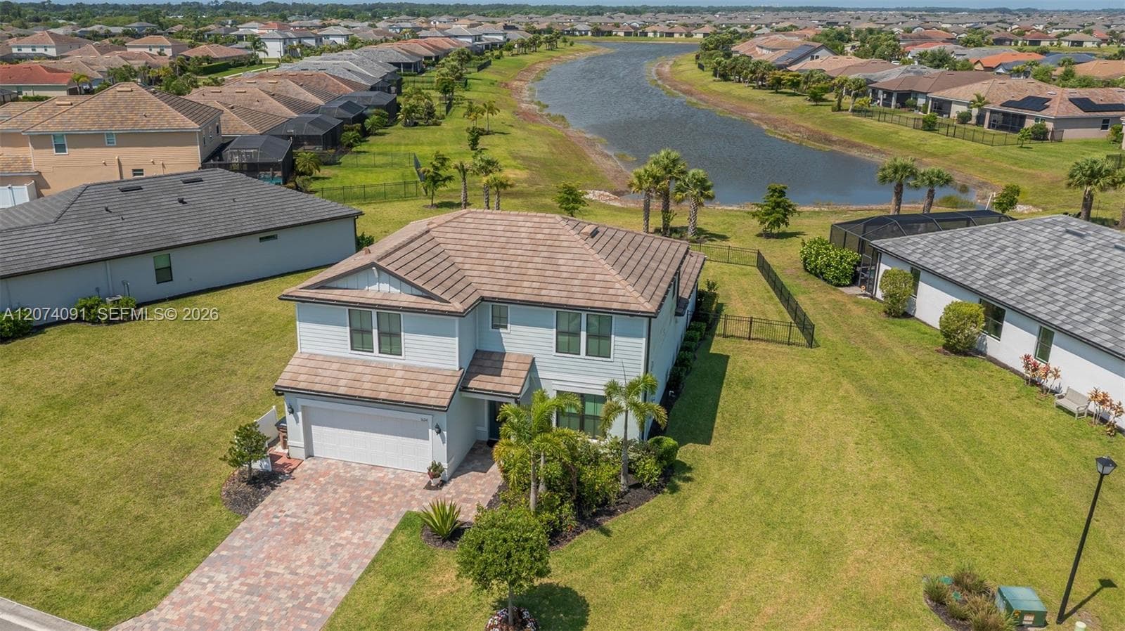 16241 Rosemallow Ln, Other City - In The State Of Florida, FL 33920 — zdjęcie 5