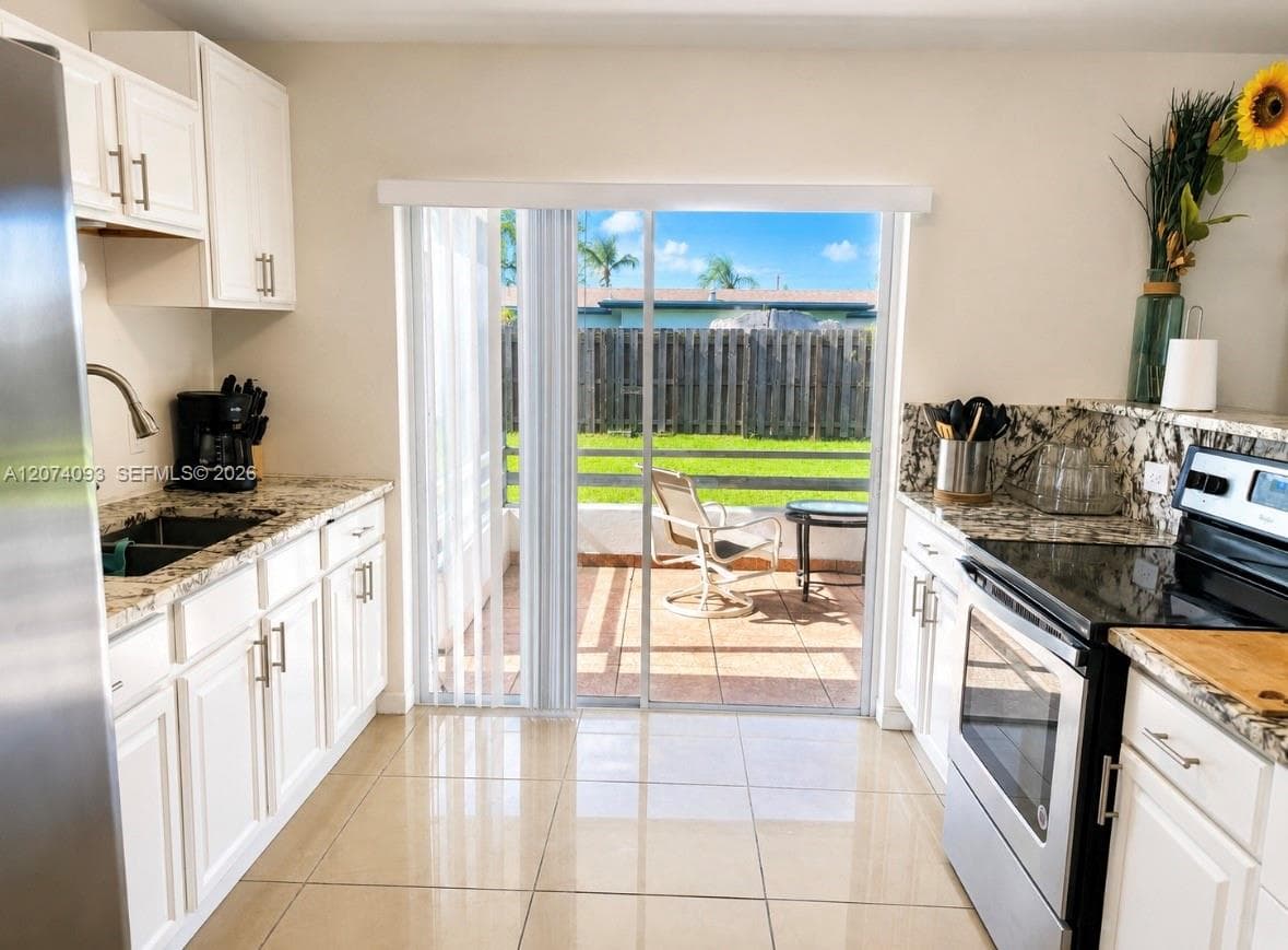 9331 NW 24th Pl, Sunrise, FL 33322 — zdjęcie 2