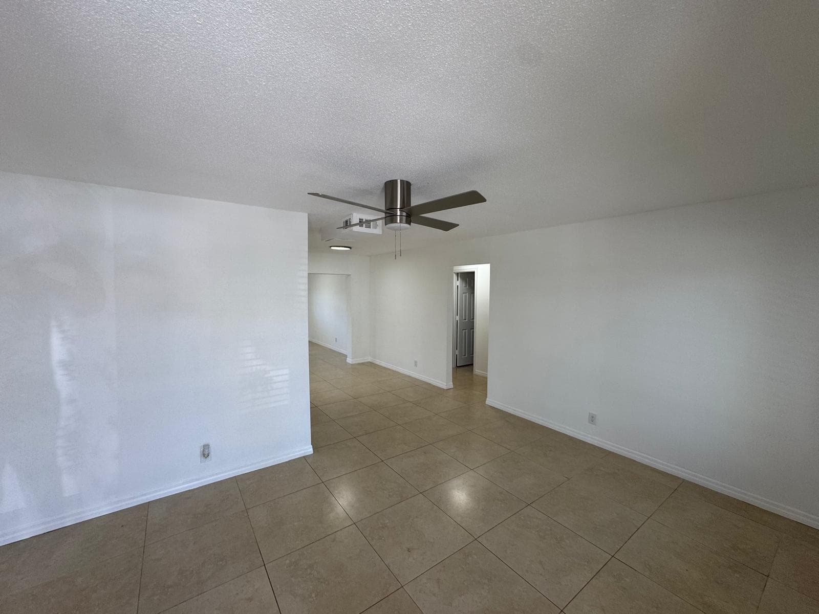 4717 NW 49TH Place, Tamarac, FL 33319 — zdjęcie 2