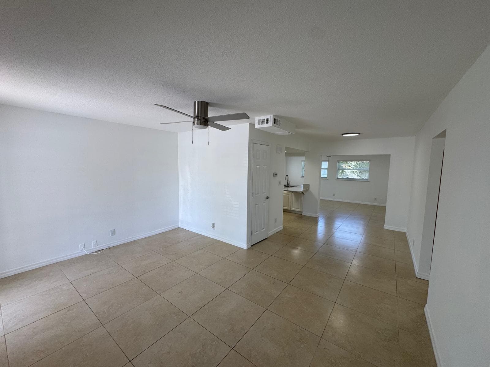 4717 NW 49TH Place, Tamarac, FL 33319 — zdjęcie 3