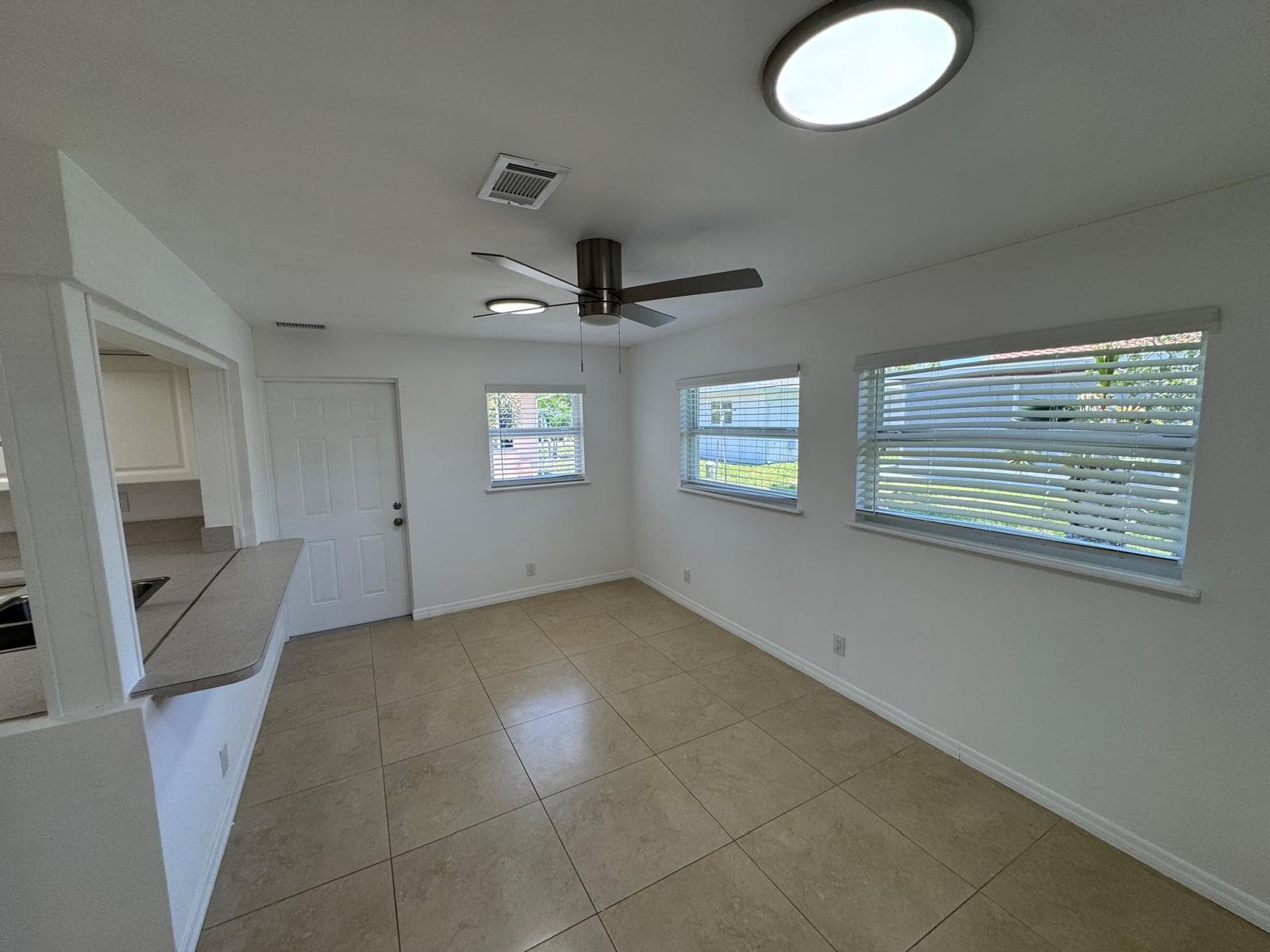 4717 NW 49TH Place, Tamarac, FL 33319 — zdjęcie 5