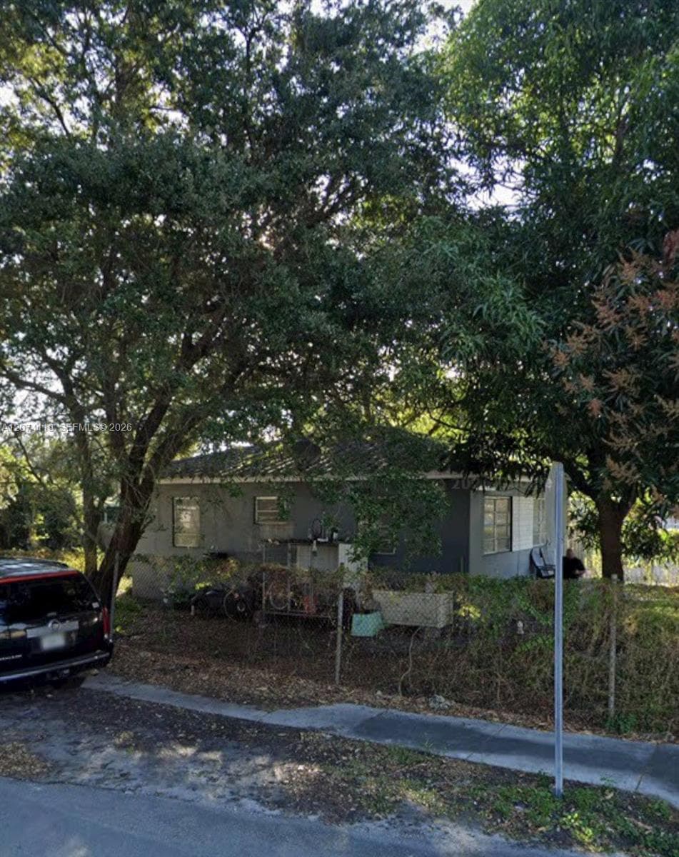 3300 NW 50th St, Miami, FL 33142