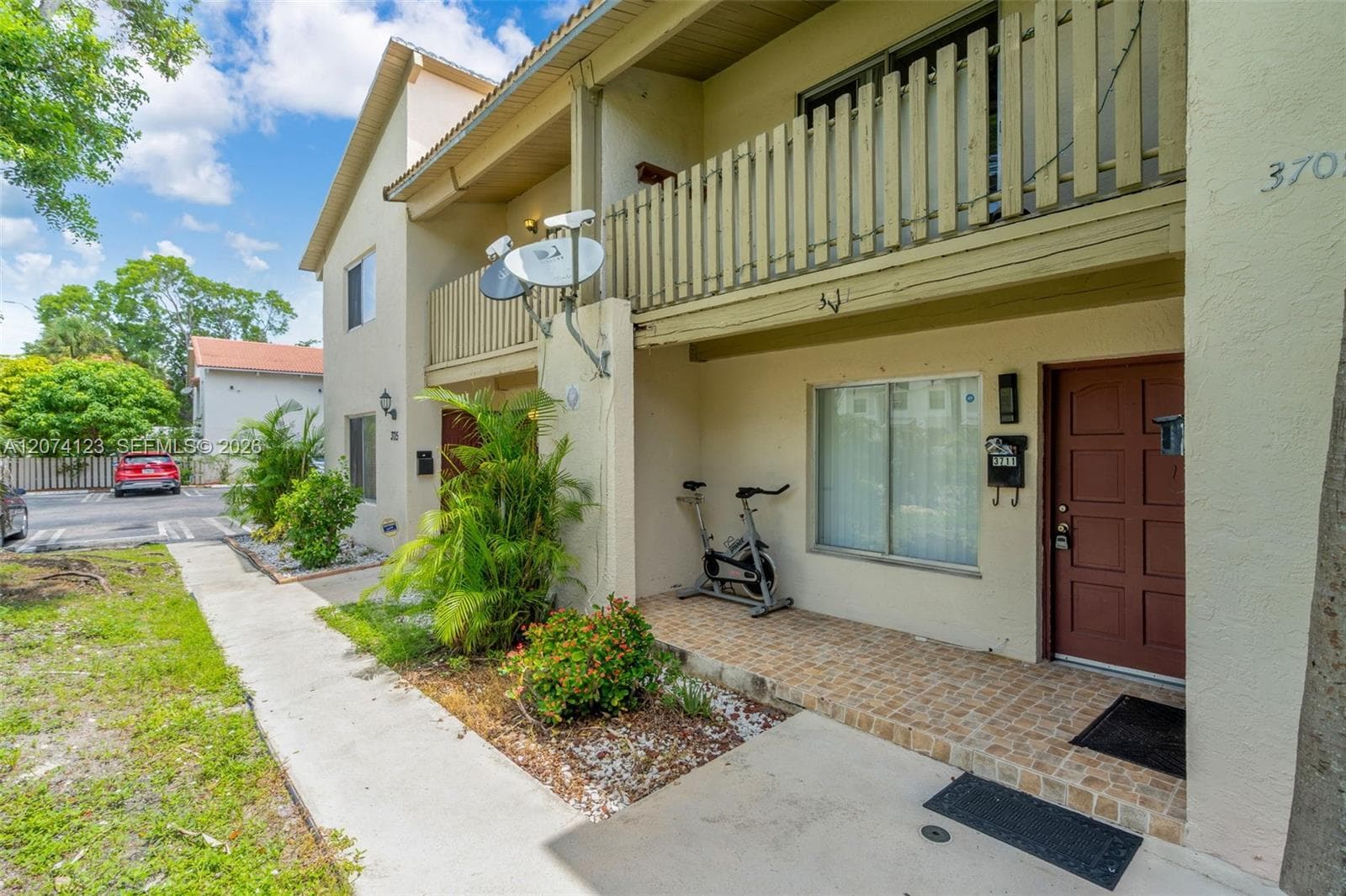 3711 Riverside Dr, Coral Springs, FL 33065 — zdjęcie 2