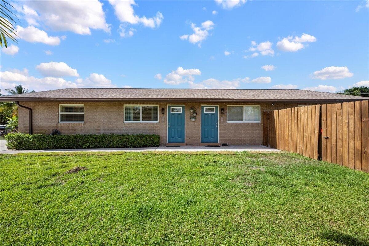 260 JENNINGS Avenue # 262, FL 33463