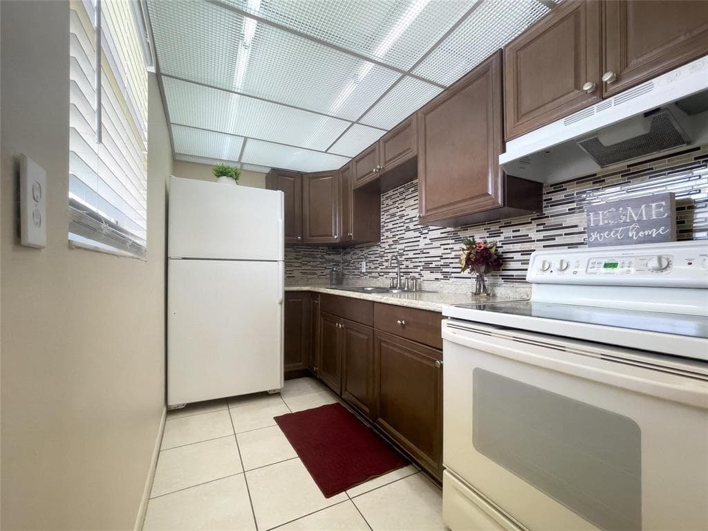 200 BONNIE Boulevard # 117, Palm Springs, FL 33461