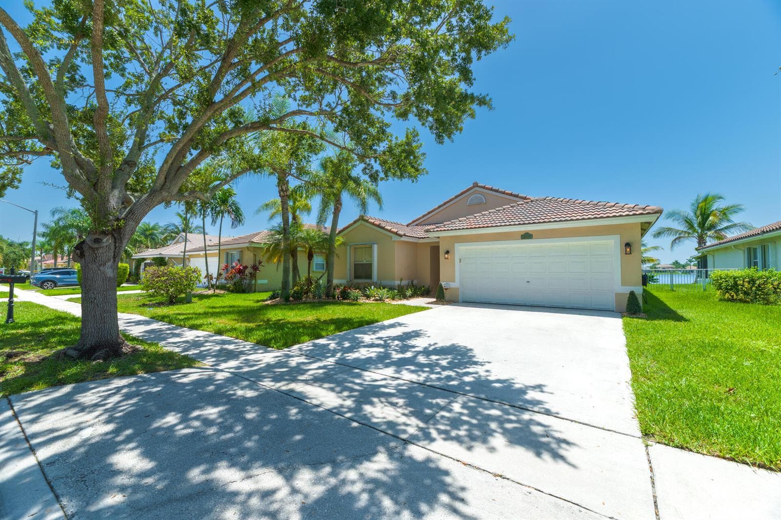 19200 NW 24TH Court, Pembroke Pines, FL 33029 — zdjęcie 2