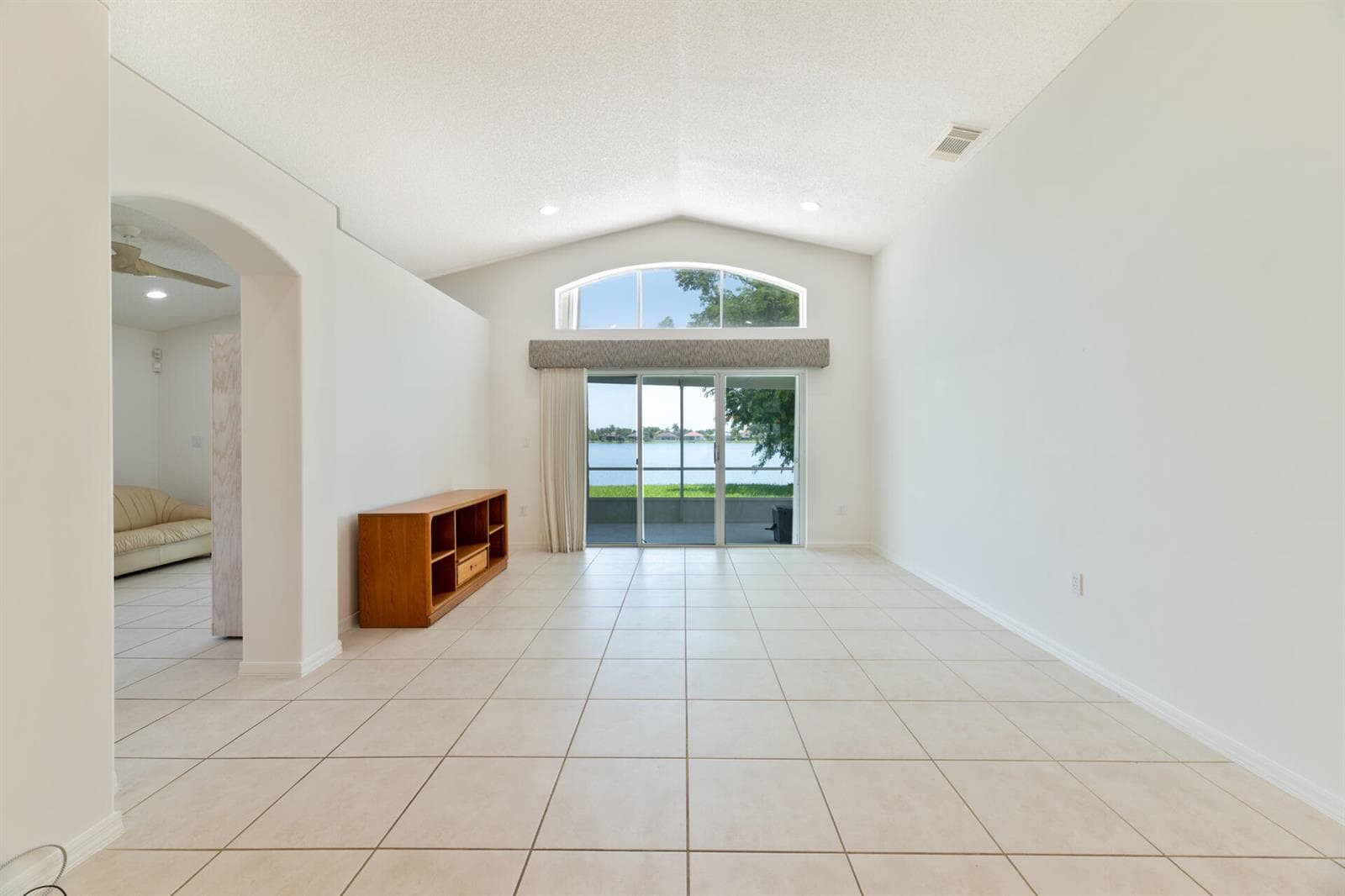 19200 NW 24TH Court, Pembroke Pines, FL 33029 — zdjęcie 5