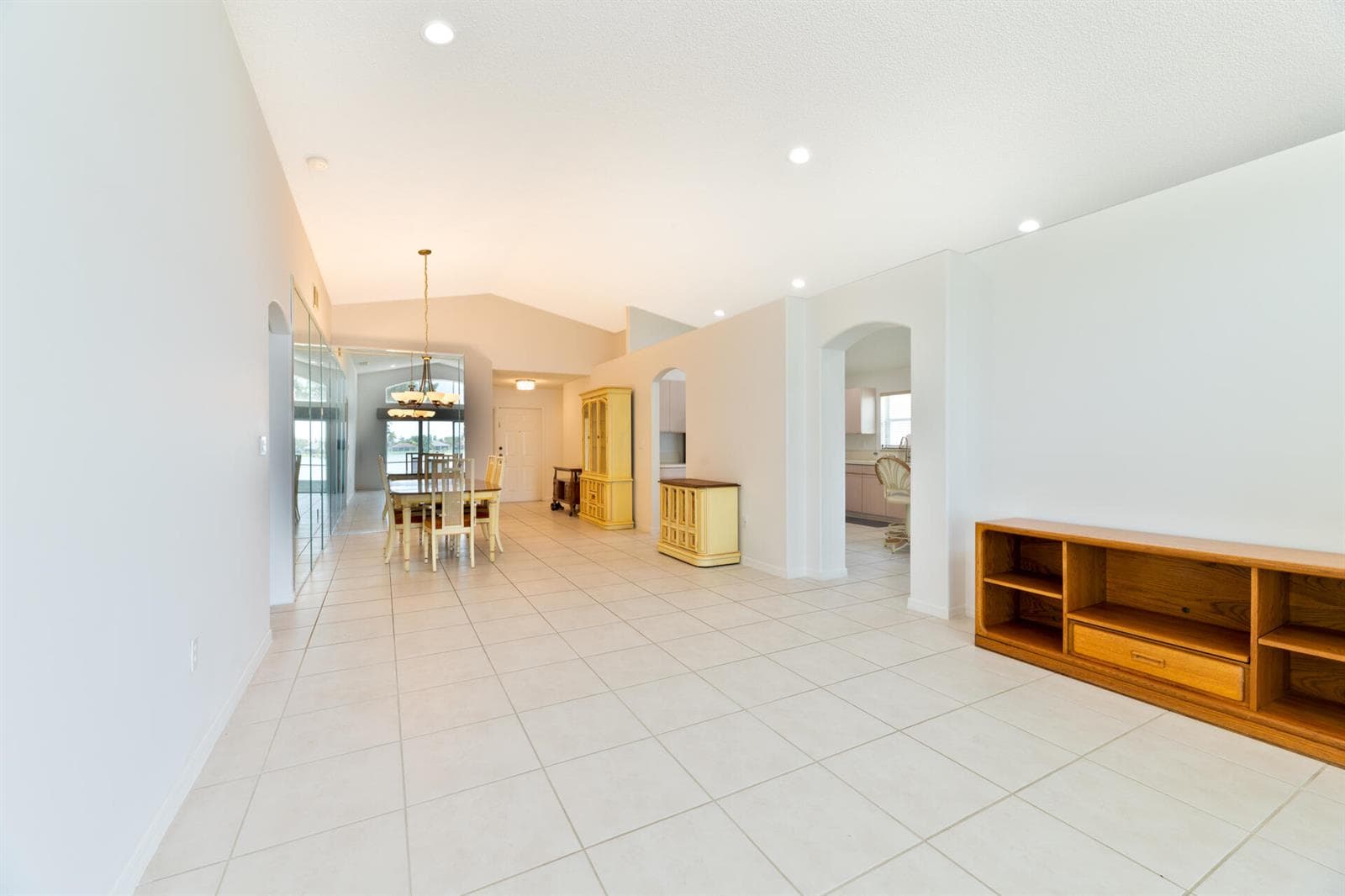 19200 NW 24TH Court, Pembroke Pines, FL 33029 — zdjęcie 4