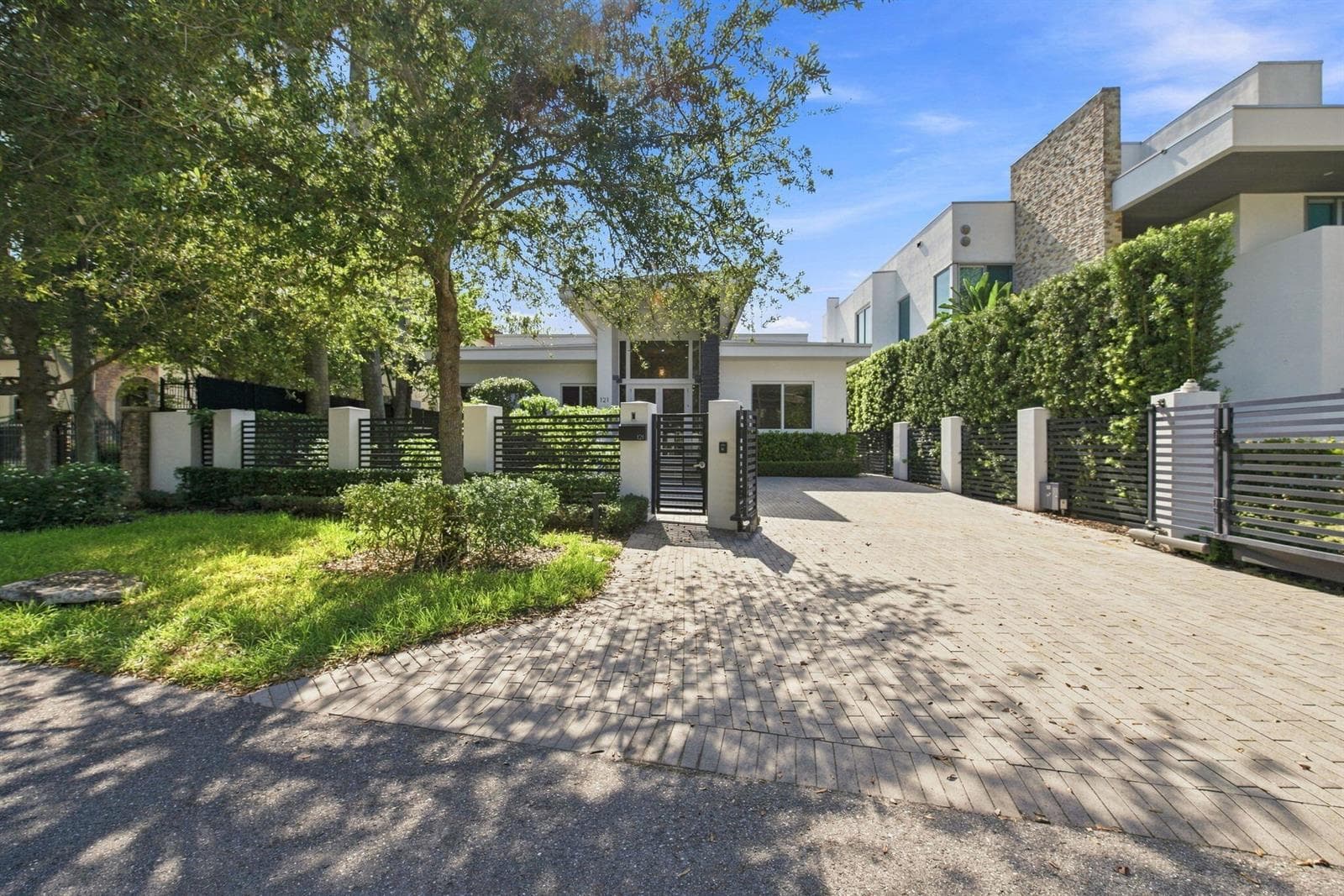 121 S GORDON Road, Fort Lauderdale, FL 33301 — zdjęcie 5
