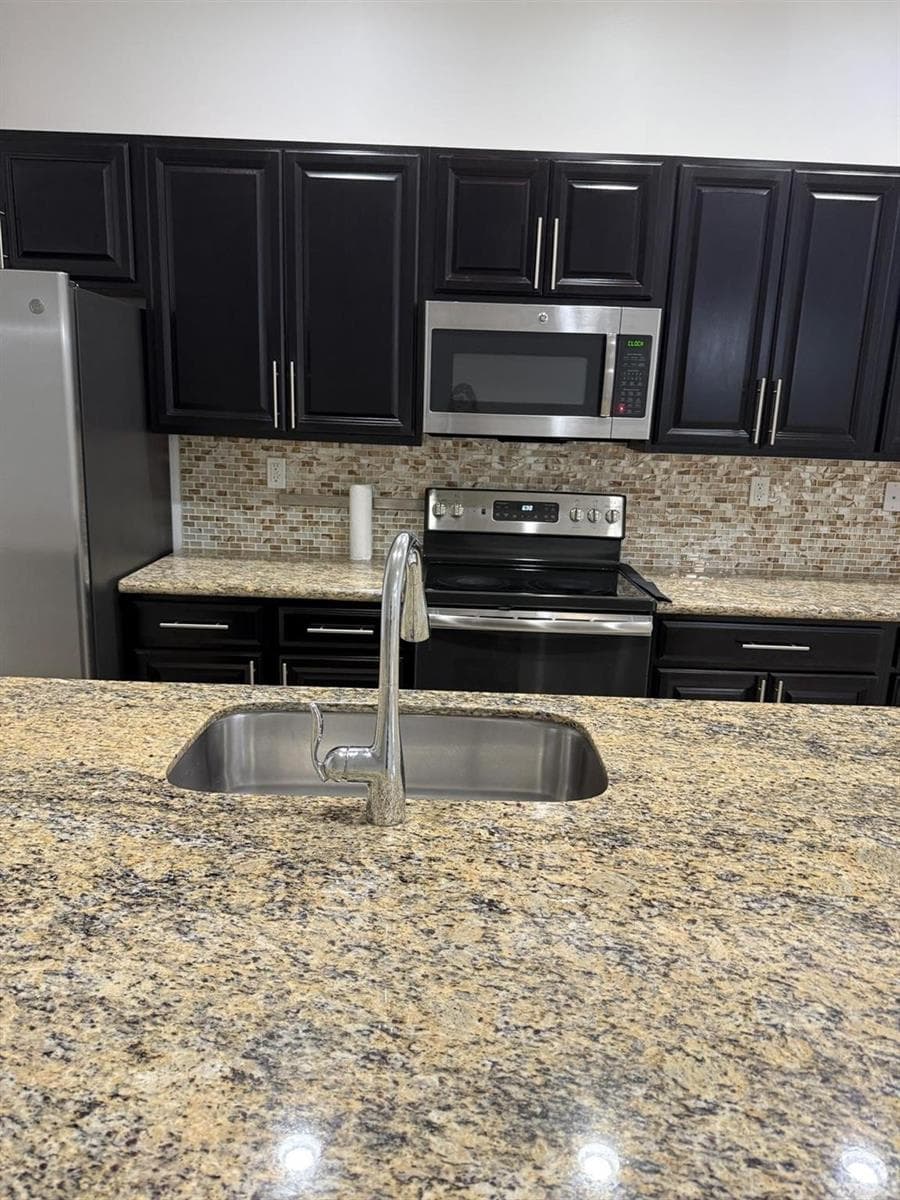 12466 NW 17TH Court, Pembroke Pines, FL 33028 — zdjęcie 4