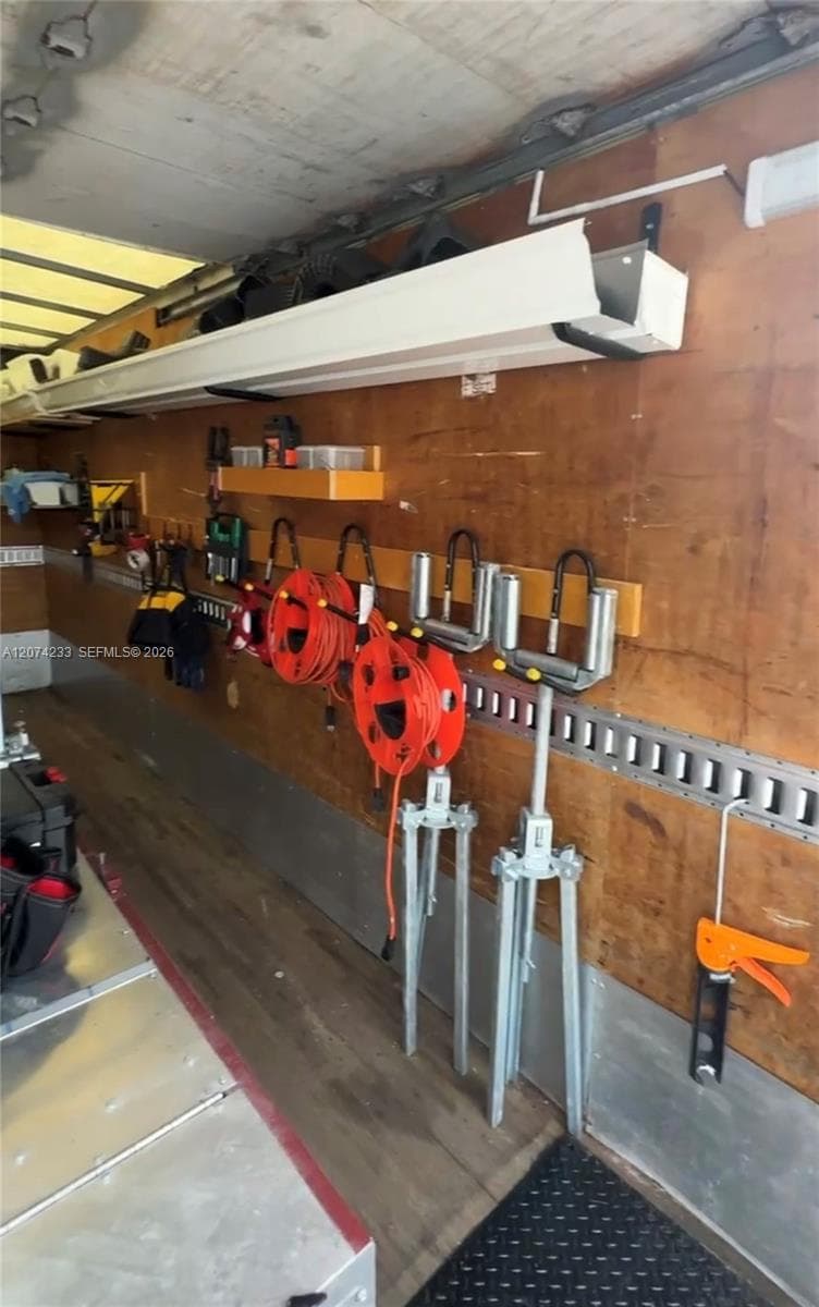 INSTALLER/KITCHEN/DOORS/GUTTER BUSINESS, Miami FL 33186 — zdjęcie 3