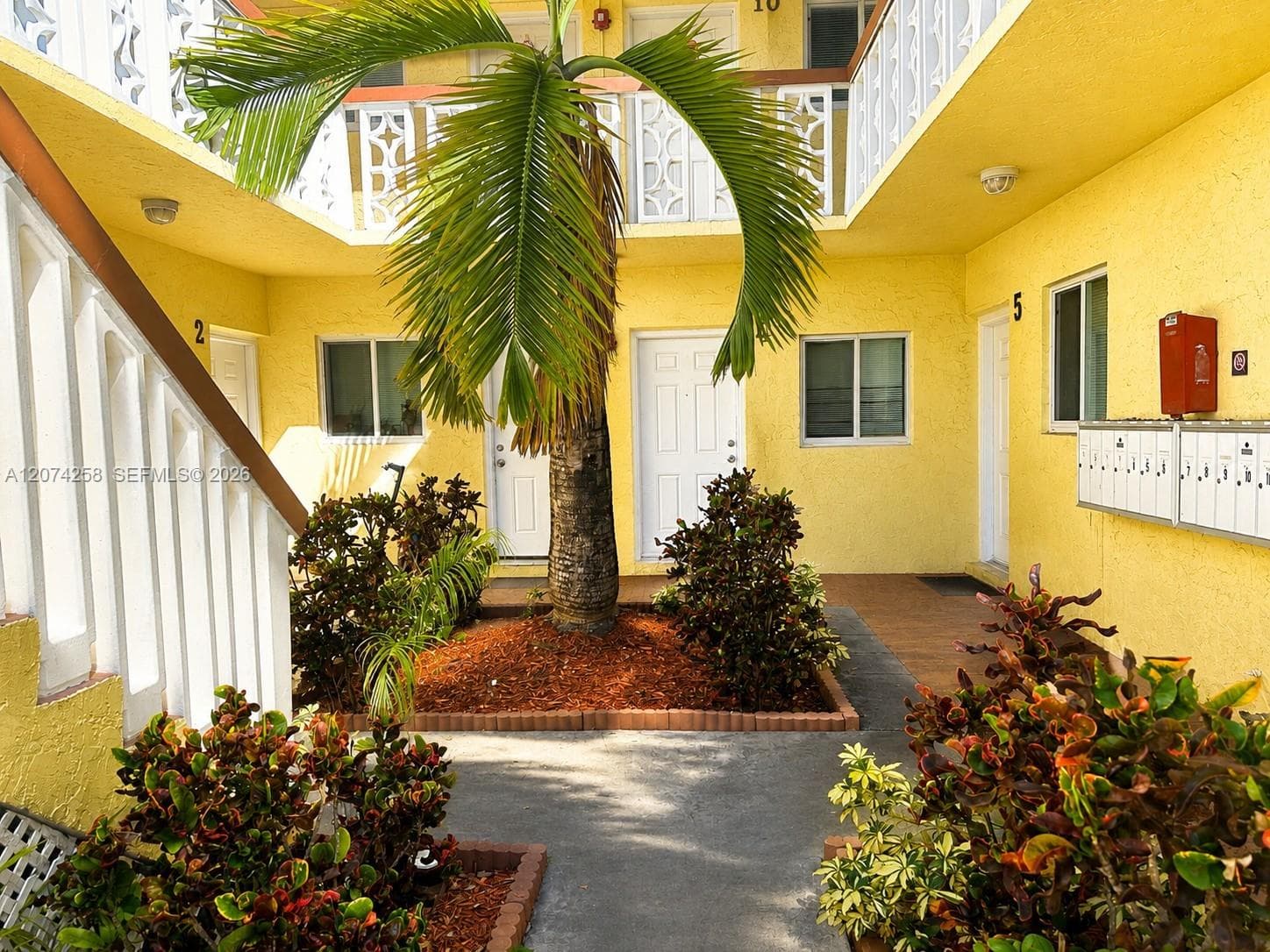 724 NE 4th St # 3, Hallandale Beach, FL 33009 — zdjęcie 2