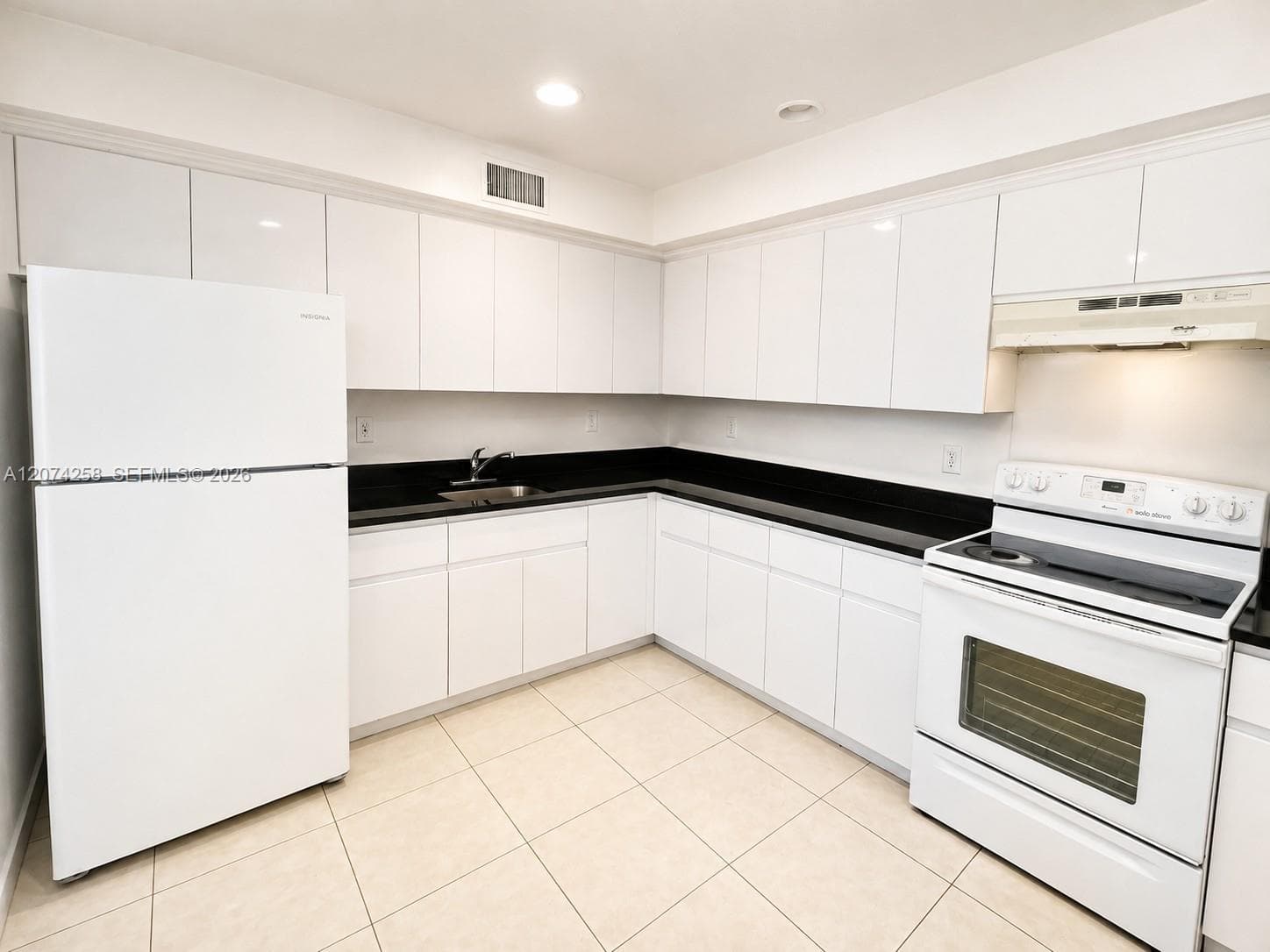 724 NE 4th St # 3, Hallandale Beach, FL 33009