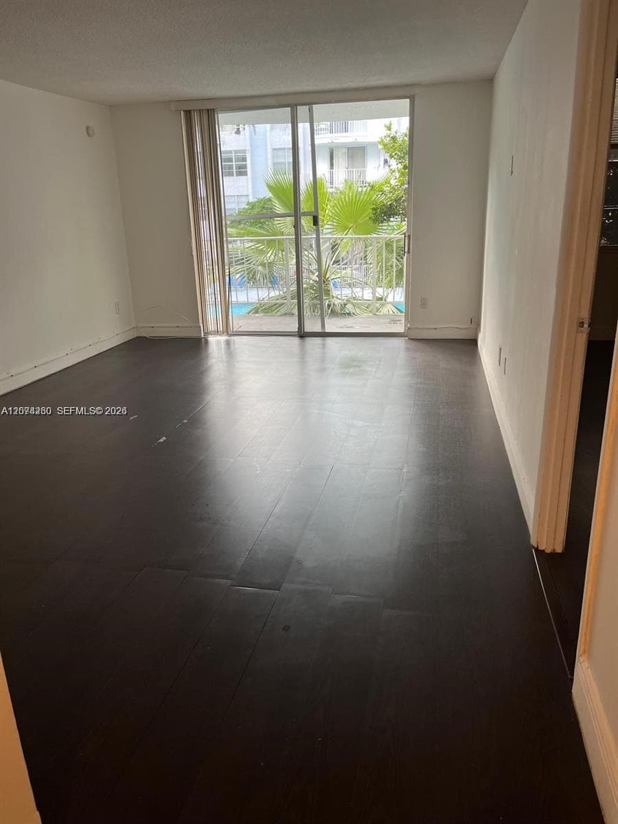 492 NW 165th St Rd # C-210, Miami, FL 33169 — zdjęcie 5