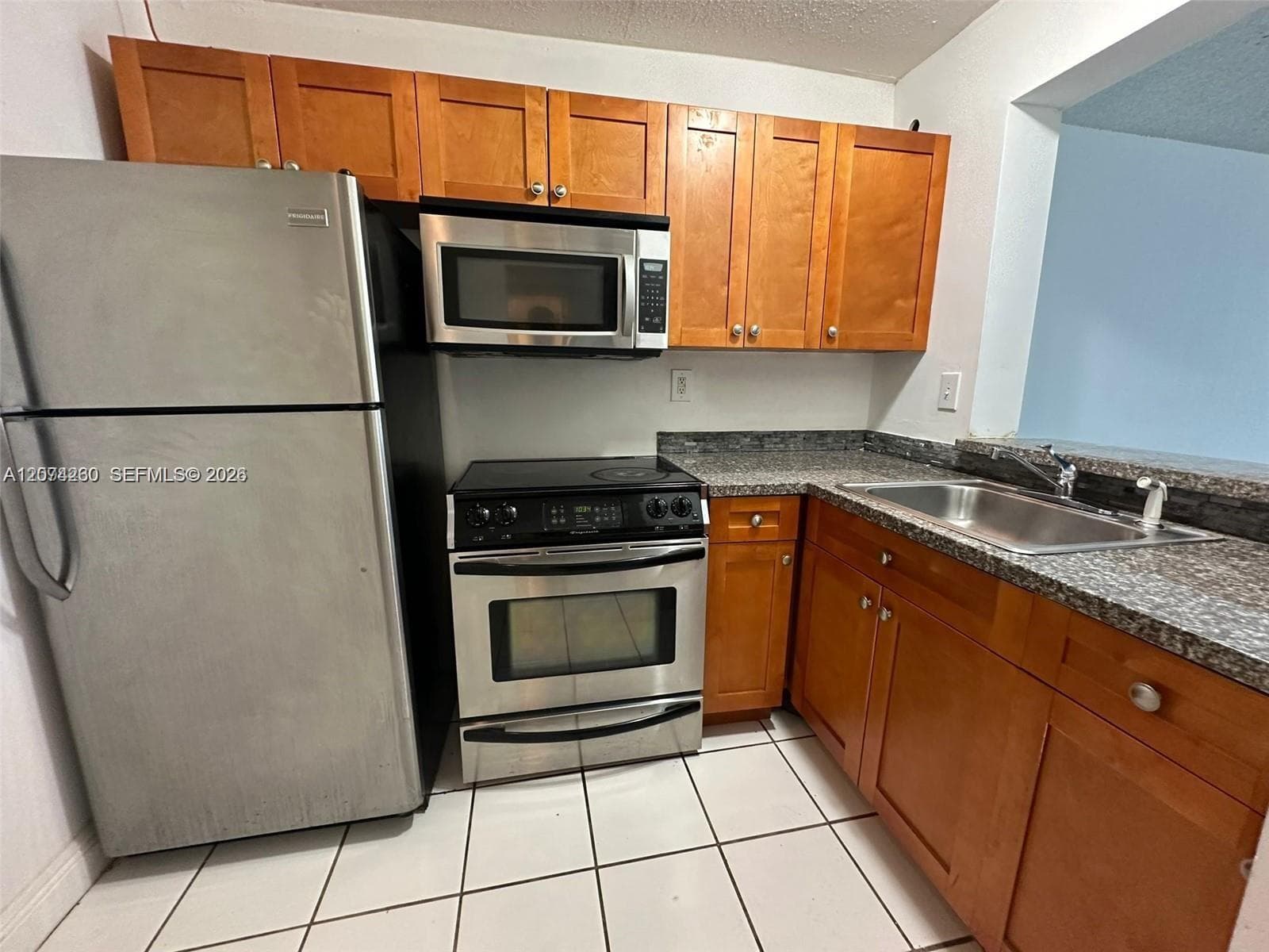 492 NW 165th St Rd # C-210, Miami, FL 33169 — zdjęcie 4