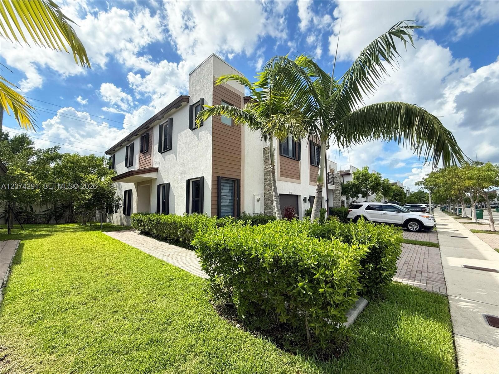 20610 NE 2nd Ct, Miami, FL 33179 — zdjęcie 3