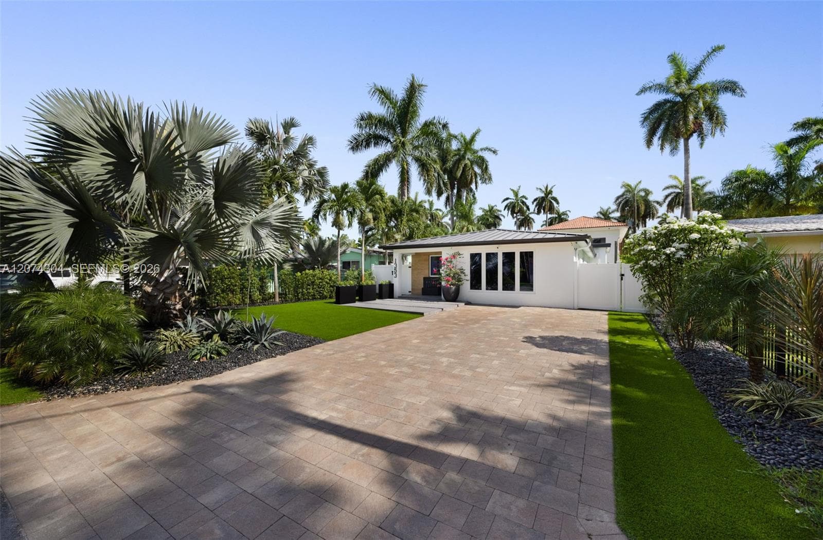 1353 Van Buren St, Hollywood, FL 33019 — zdjęcie 2