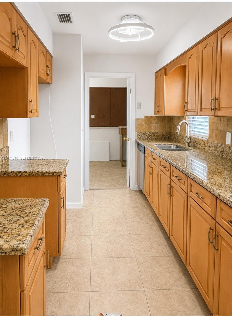 539 Sabal Palm Dr, Lake Park, FL 33403 — zdjęcie 5