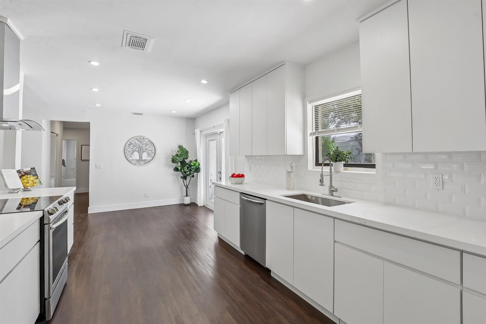1040 NW 149TH Street, Miami, FL 33168 — zdjęcie 4