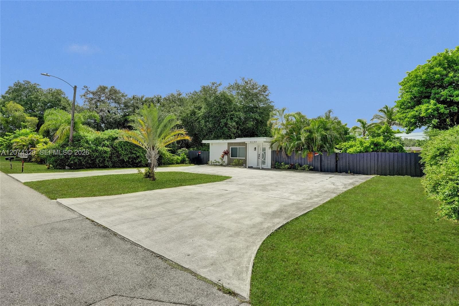 6104 SW 33rd St, Miramar, FL 33023
