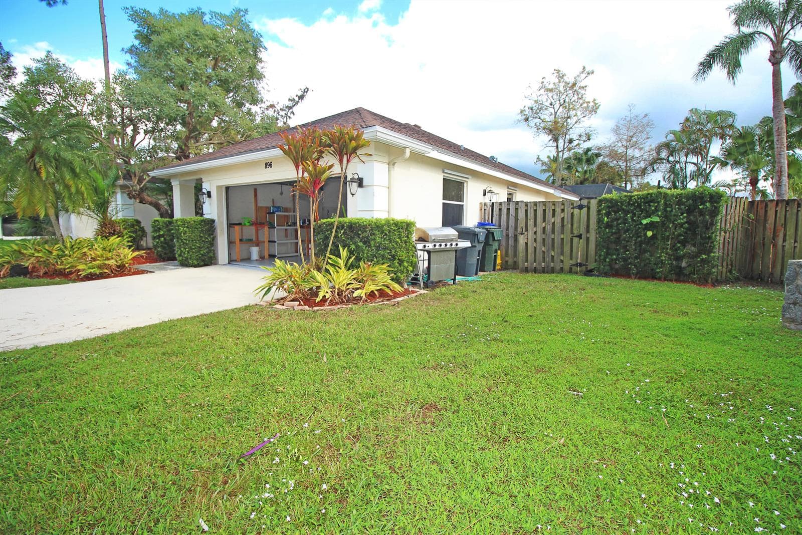 896 ROSE Court, Wellington, FL 33414 — zdjęcie 2