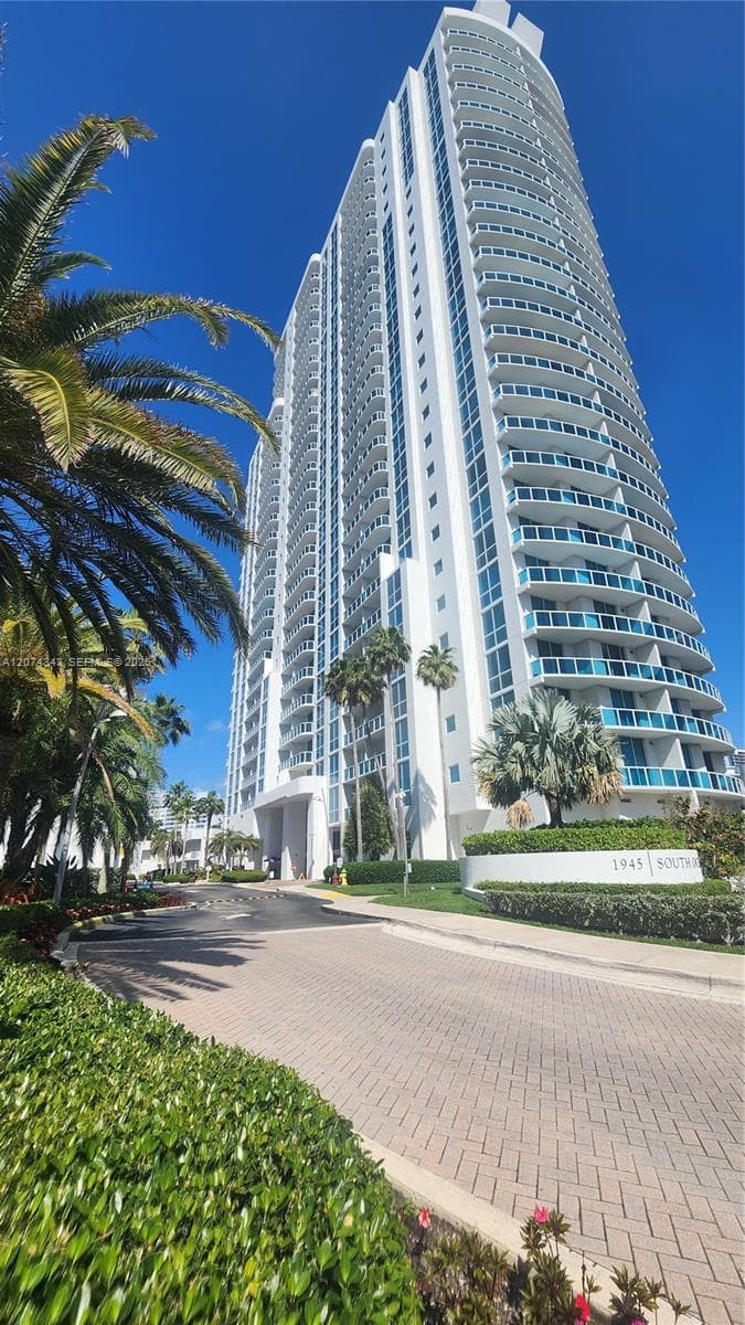 1945 S Ocean Dr # 702, Hallandale Beach, FL 33009