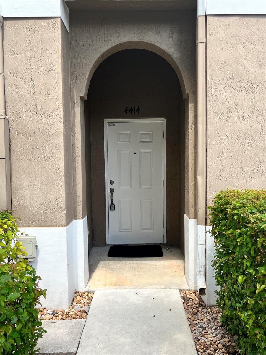 4414 WOODLAND Circle, Tamarac, FL 33319 — zdjęcie 2