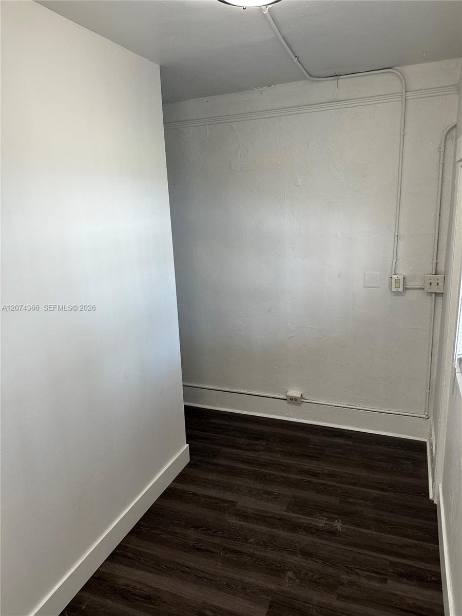 1545 NW 1st St # 1537, Miami, FL 33125 — zdjęcie 4