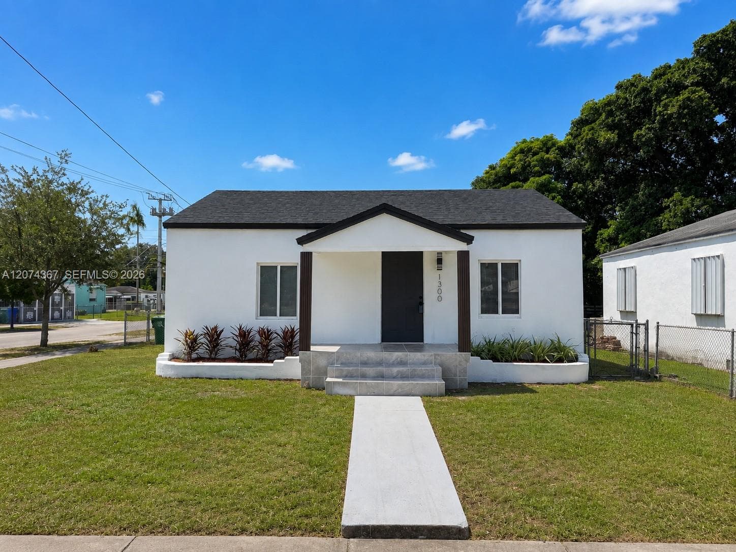 1300 NW 42nd St, Miami, FL 33142