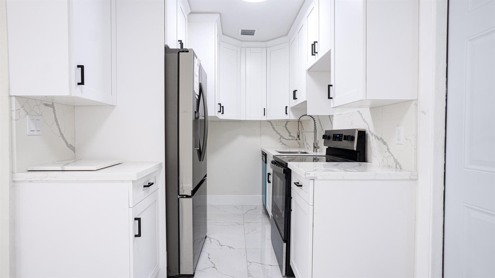 15740 NW 18TH Avenue, Opa-Locka, FL 33054 — zdjęcie 4