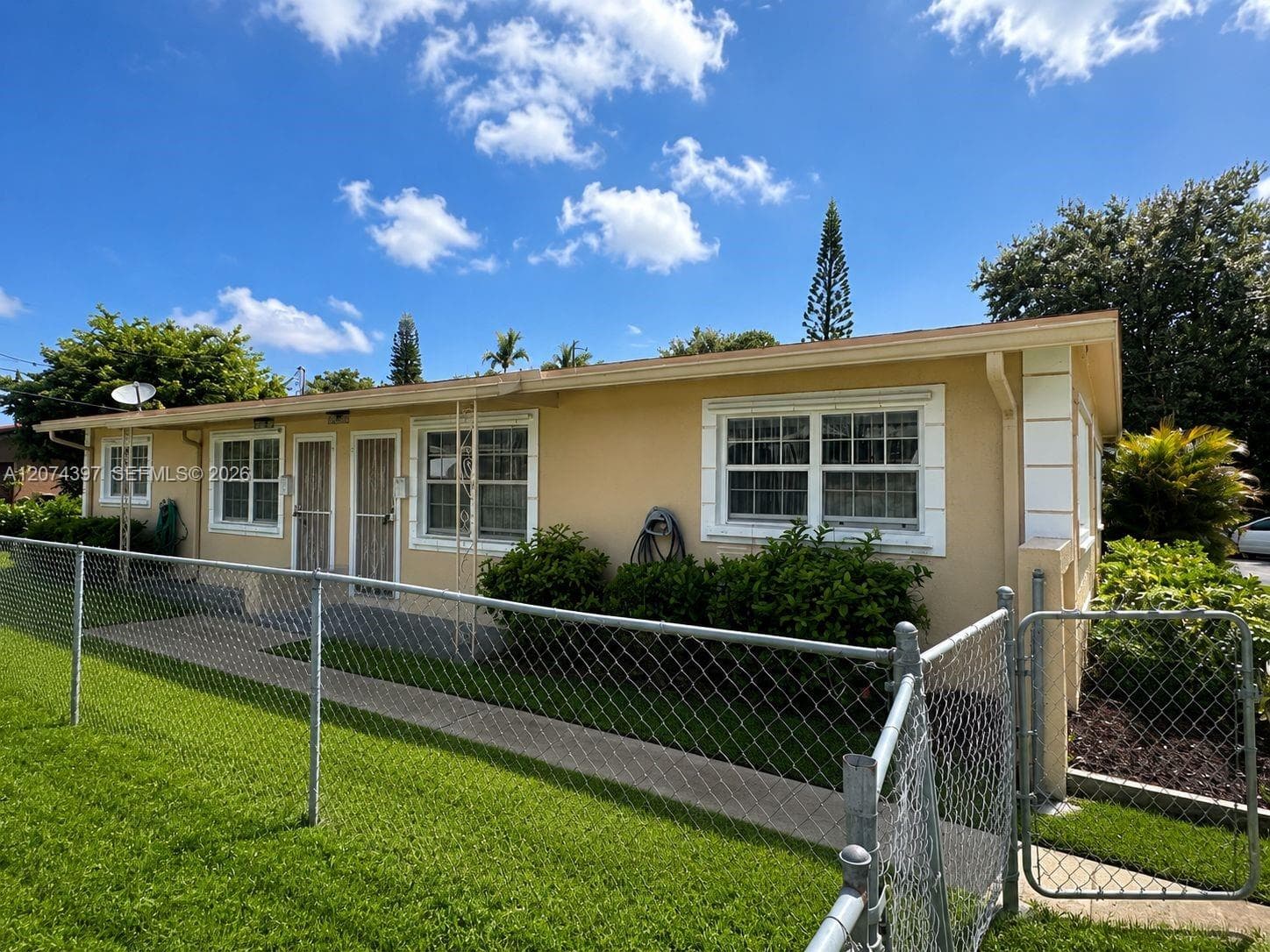 512 SW 10th St, Hallandale Beach, FL 33009 — zdjęcie 3