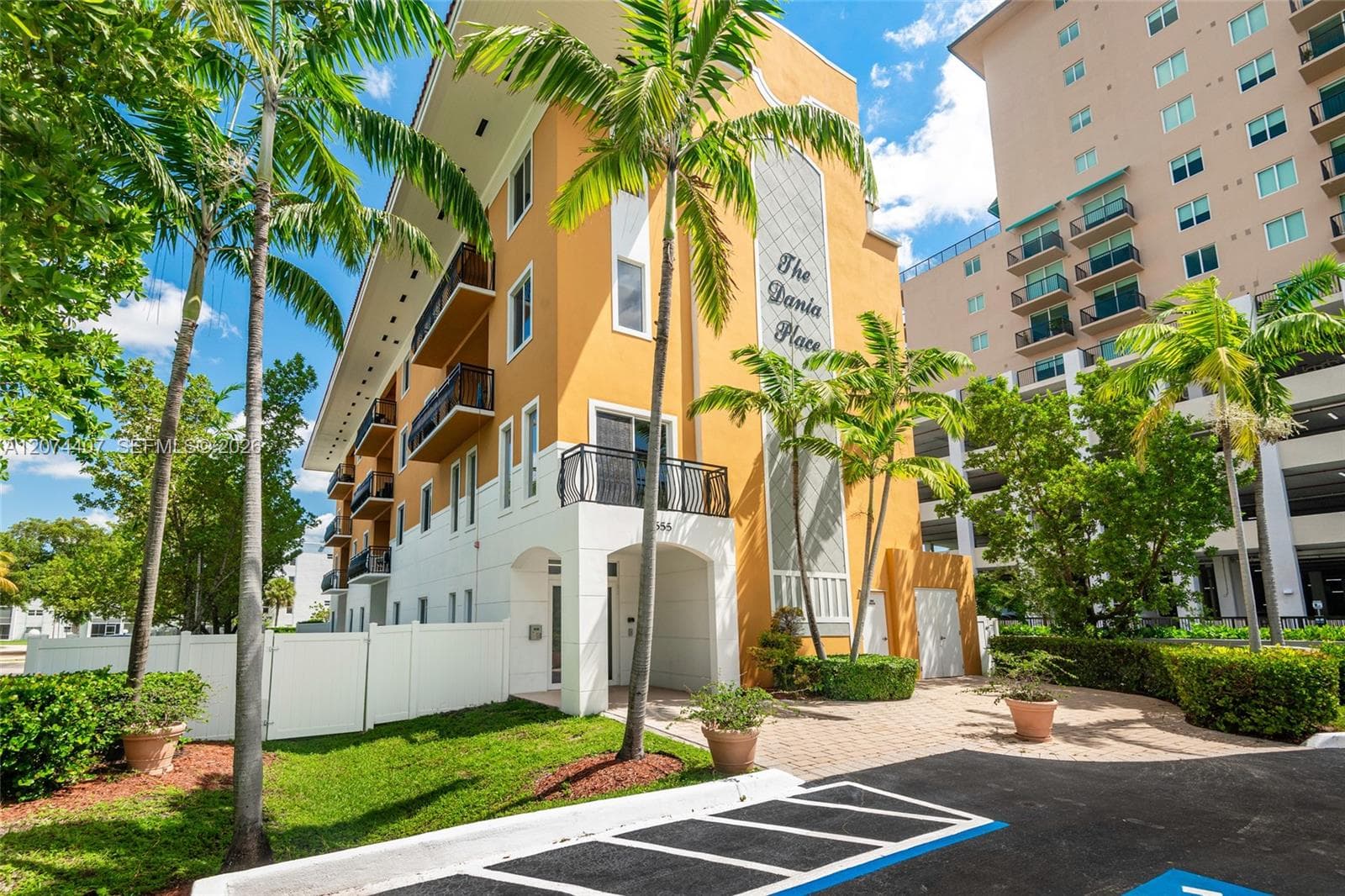 555 E Dania Beach Blvd # 9, Dania Beach, FL 33004 — zdjęcie 2