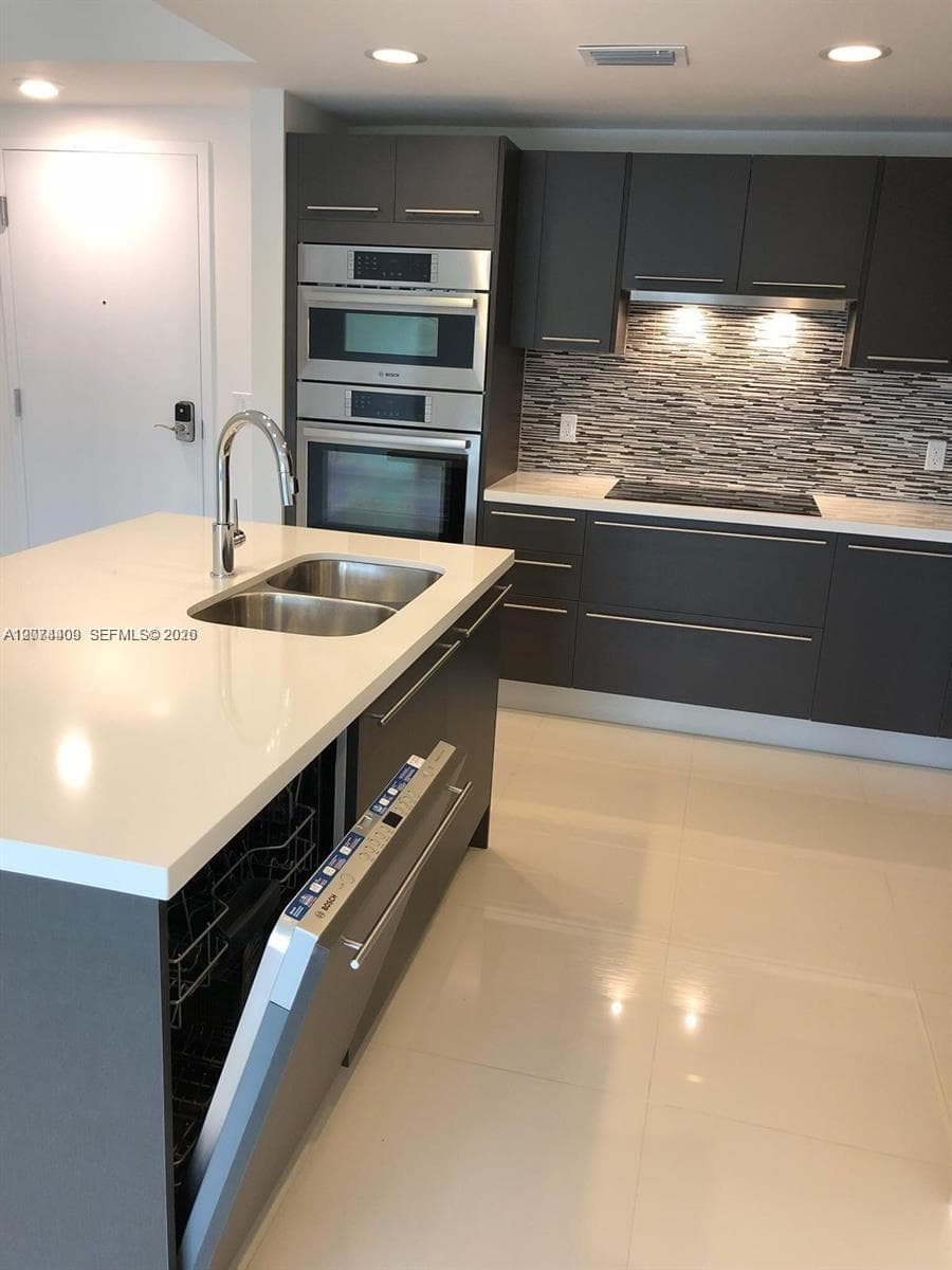 7875 NW 107th Ave # 406, Doral, FL 33178 — zdjęcie 2
