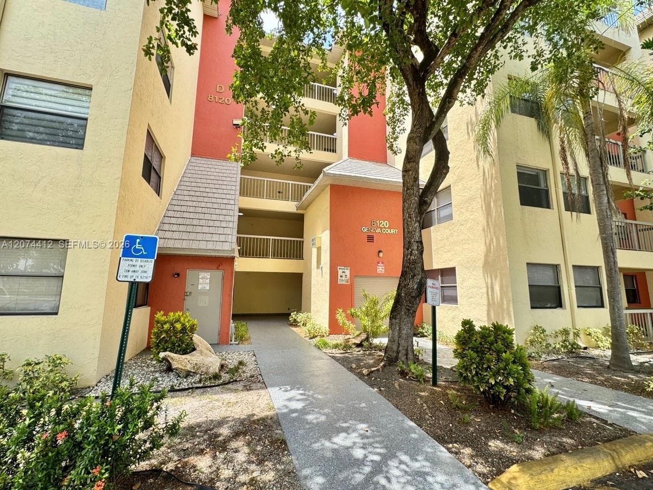 8120 Geneva Ct # 250, Doral, FL 33166 — zdjęcie 2