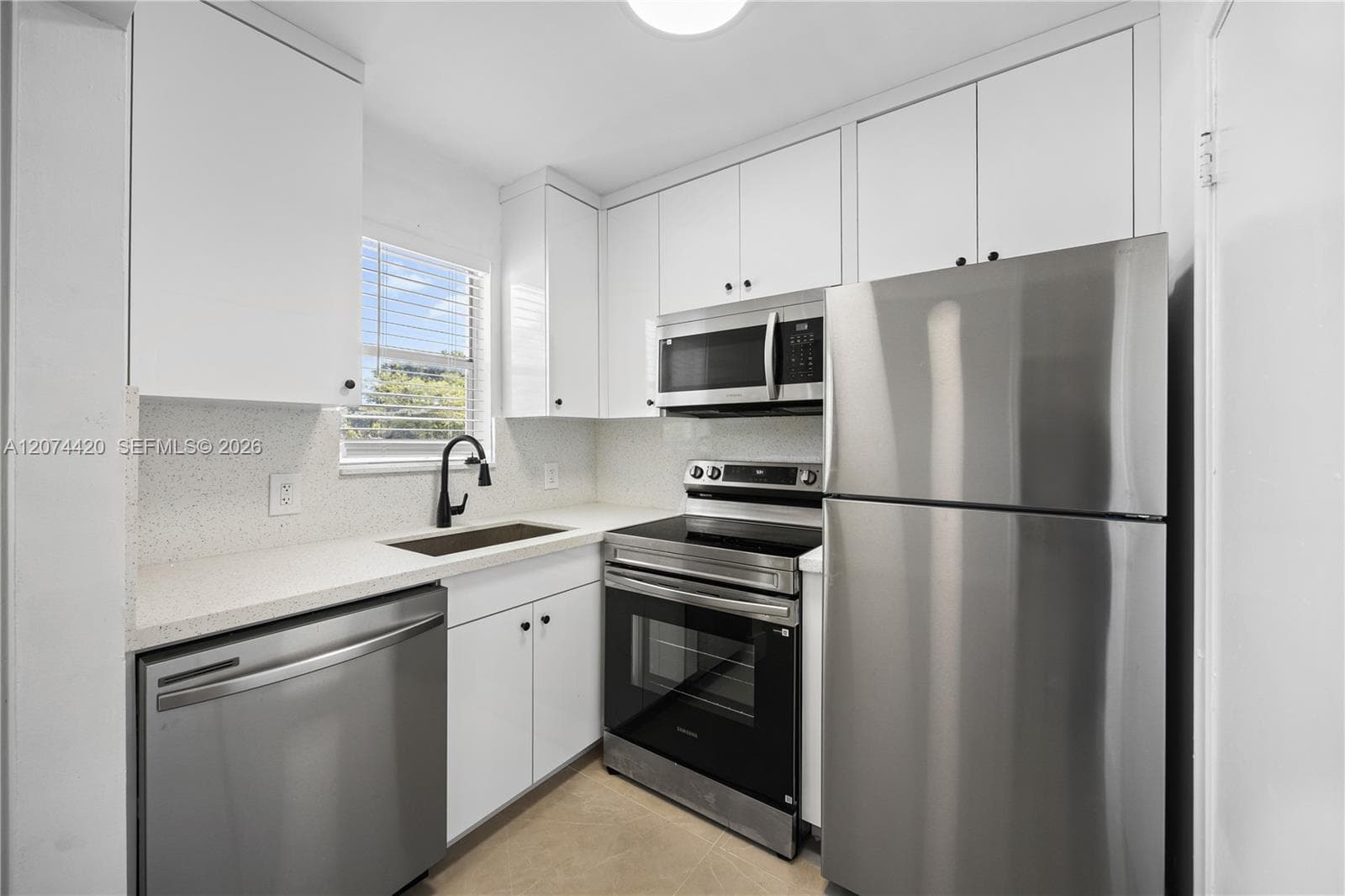 4933 Hollywood Blvd # 202, Hollywood, FL 33021