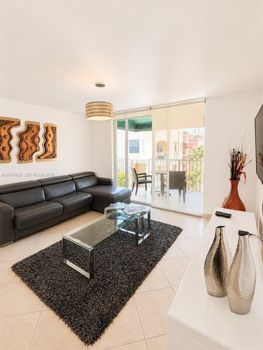 19701 E Country Club Dr # 5605, Aventura, FL 33180