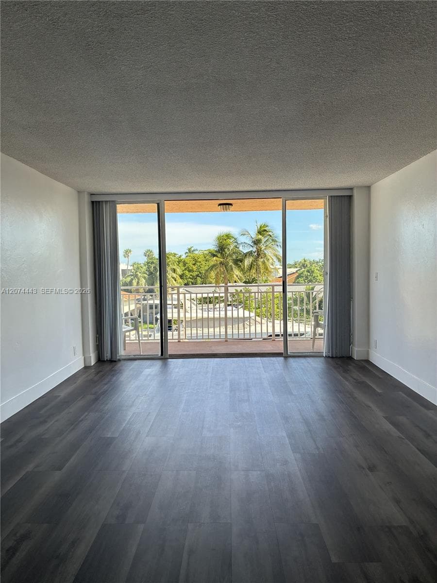 2450 NE 135th St # 209, North Miami, FL 33181 — zdjęcie 2
