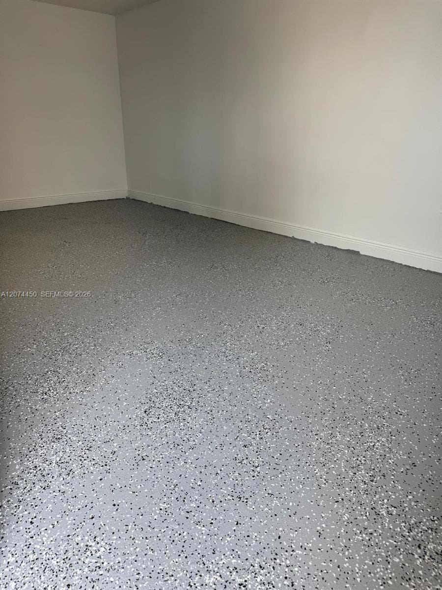 1579 W 39 pl # 1579, Hialeah, FL 33012 — zdjęcie 2