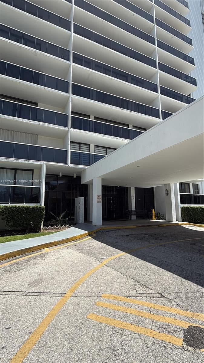 3675 N Country Club Dr # 109, Aventura, FL 33180 — zdjęcie 4