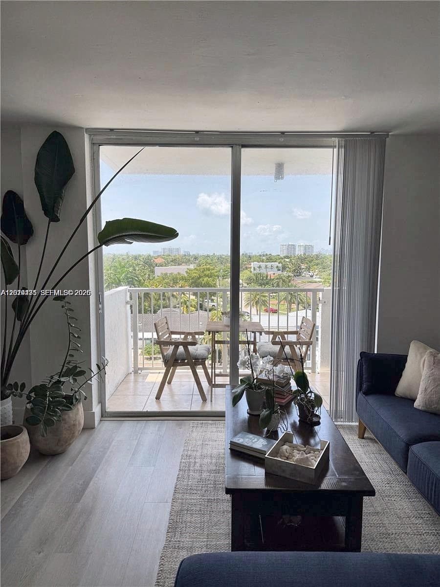 2000 NE 135th St # 609, North Miami, FL 33181 — zdjęcie 3