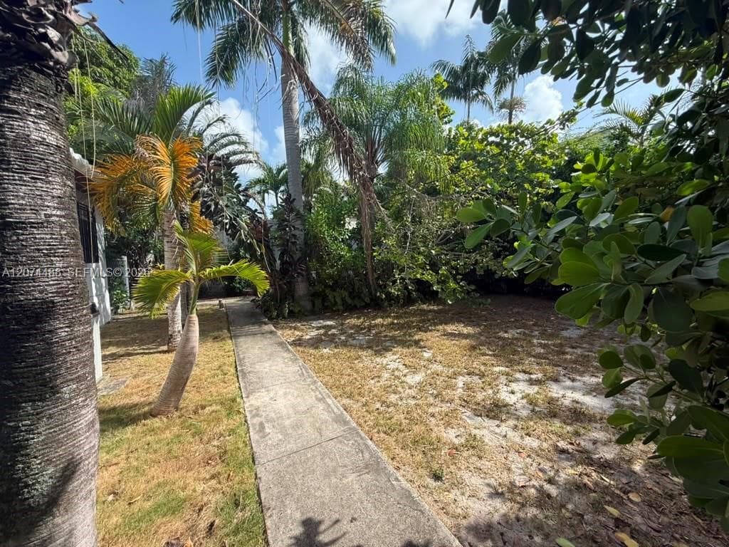 631 NE 60th St # A, Miami, FL 33137 — zdjęcie 2