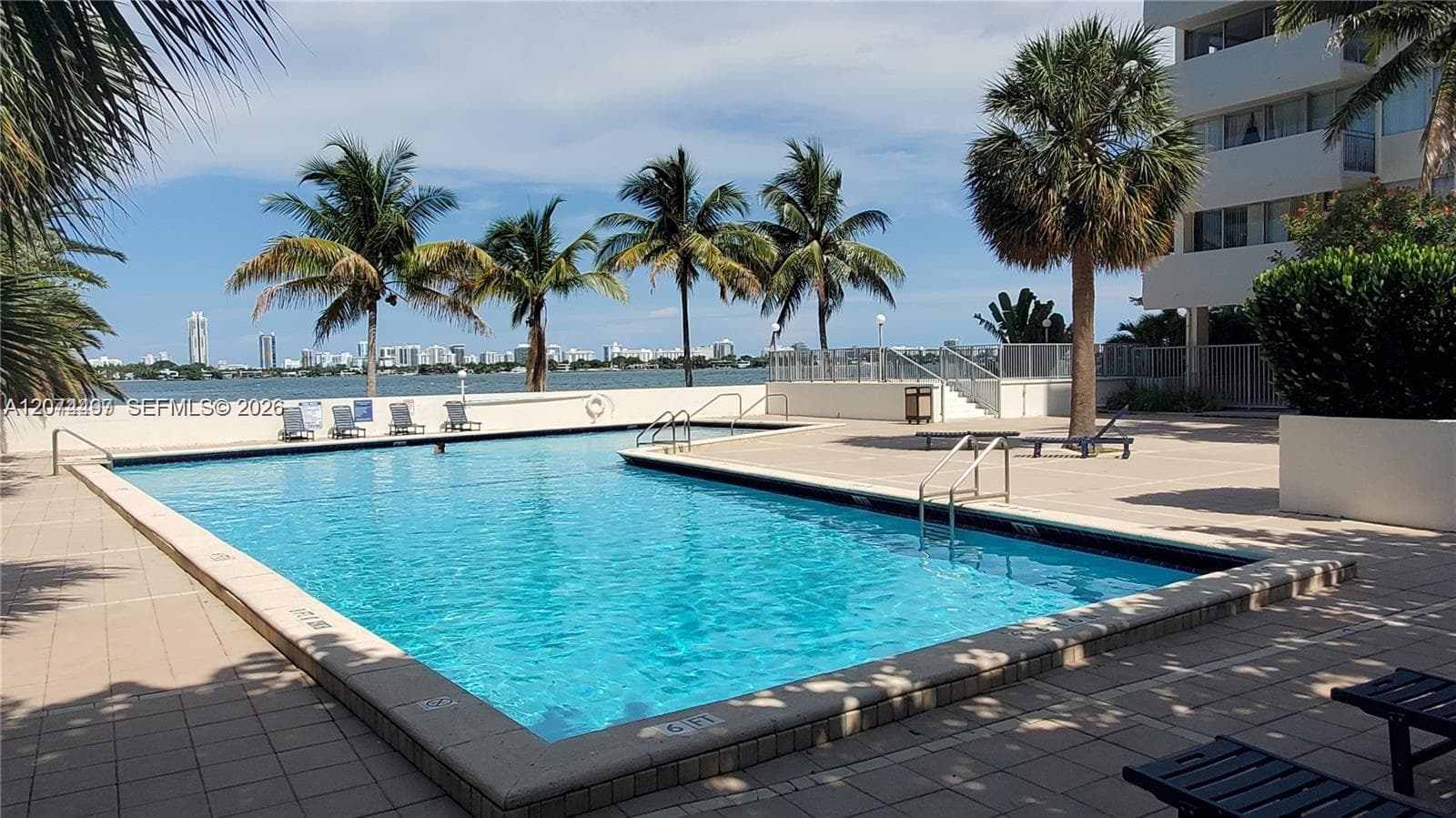 7545 E Treasure Dr # 1A, North Bay Village, FL 33141 — zdjęcie 2
