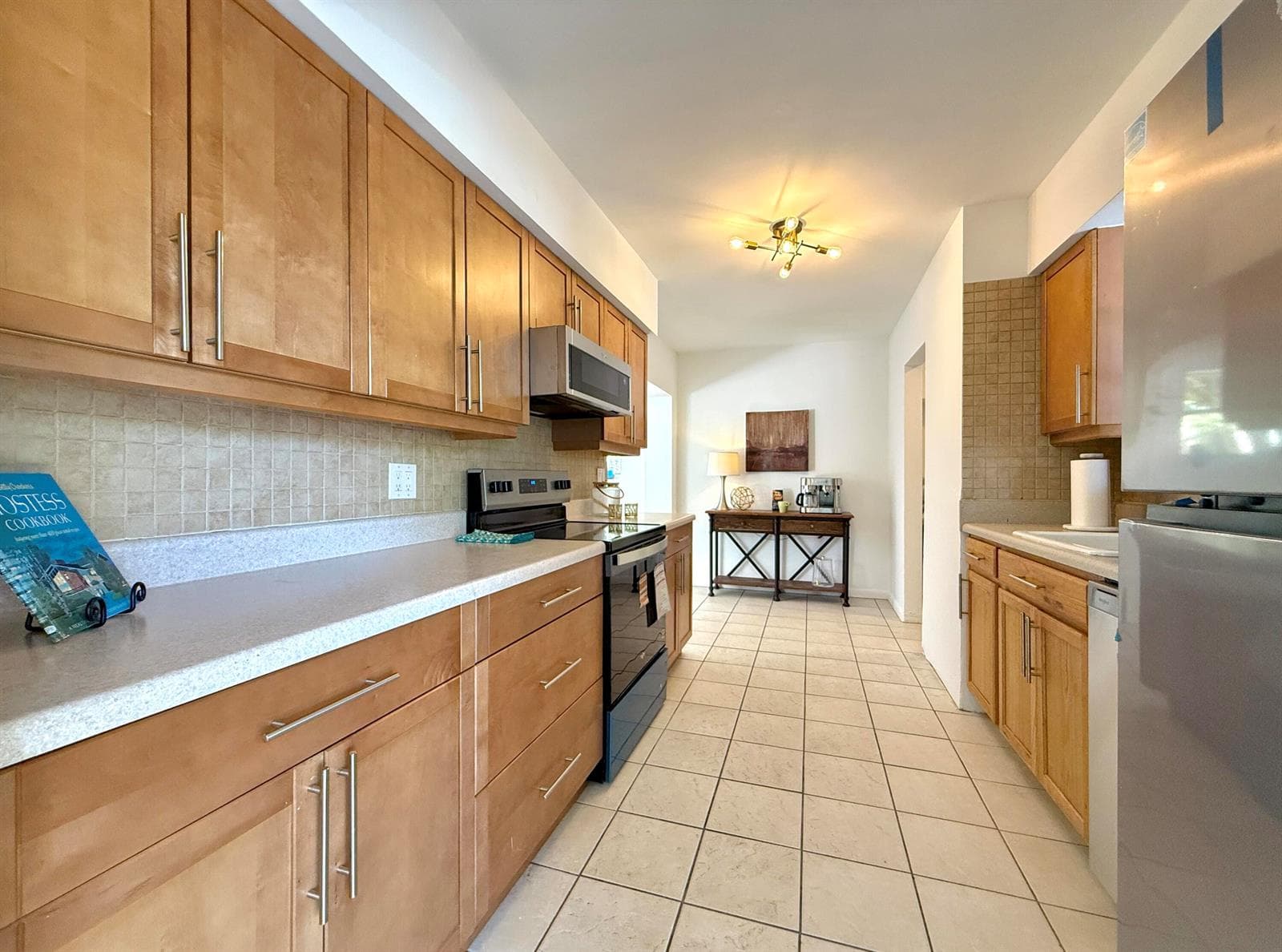 1532 NE 27TH Drive, Wilton Manors, FL 33334 — zdjęcie 3