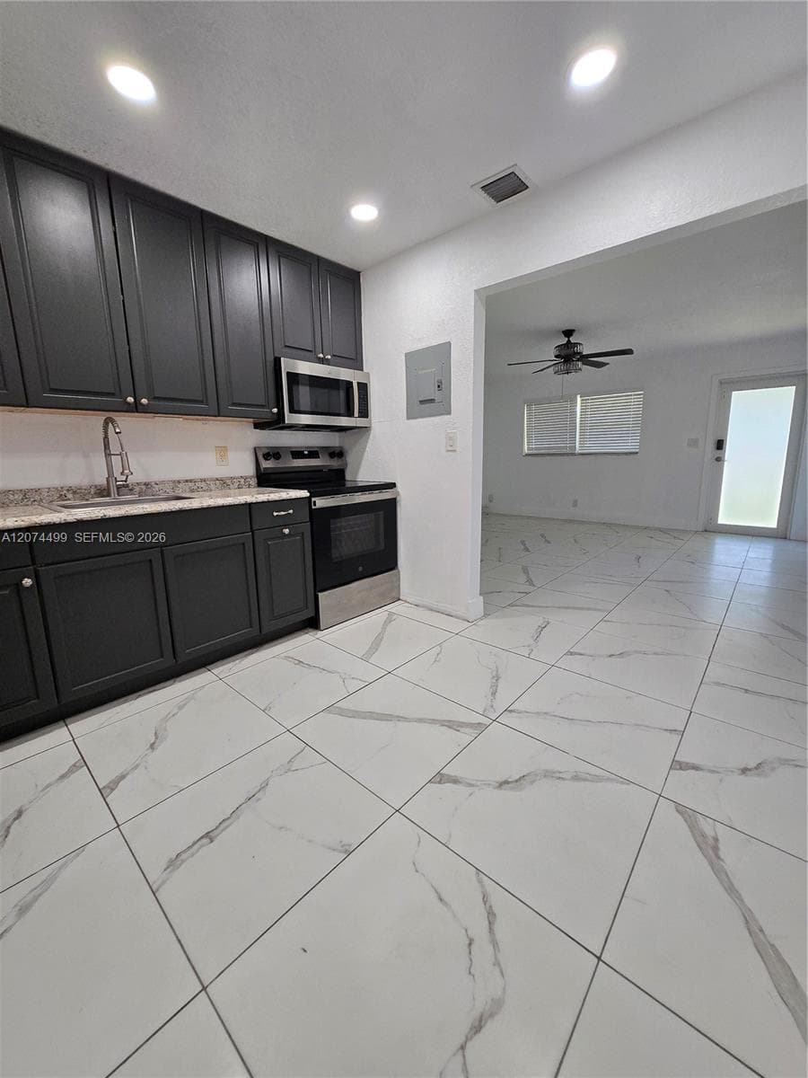 154 NW 14th Way # B, Dania Beach, FL 33004 — zdjęcie 2