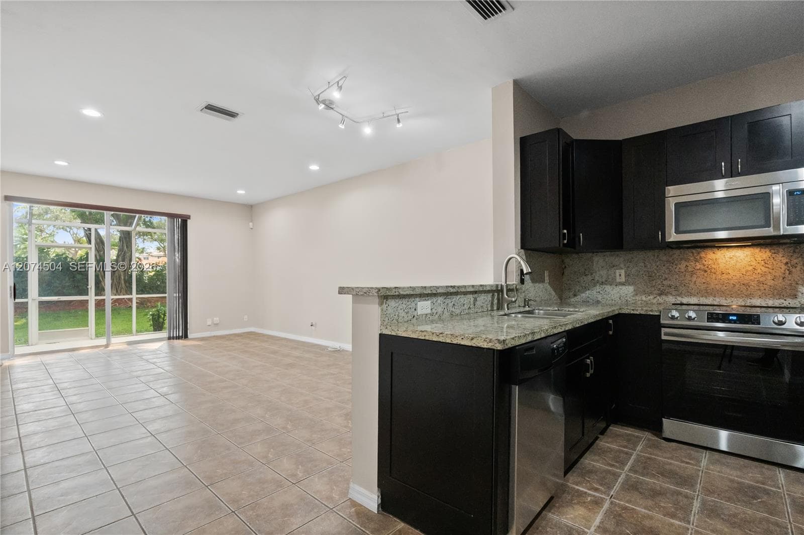 2082 Madeira Dr # 2082, Weston, FL 33327 — zdjęcie 3