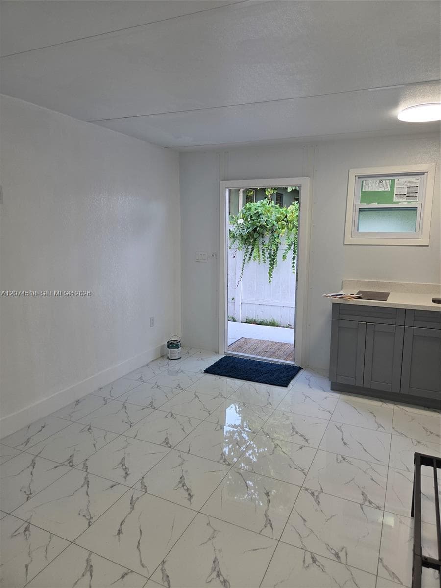 1760 NW 56th St # REAR, Miami, FL 33142 — zdjęcie 3
