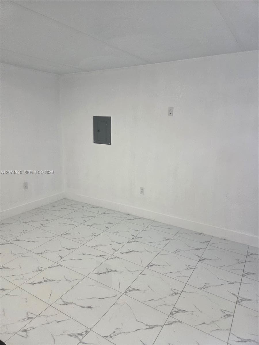 1760 NW 56th St # REAR, Miami, FL 33142 — zdjęcie 5