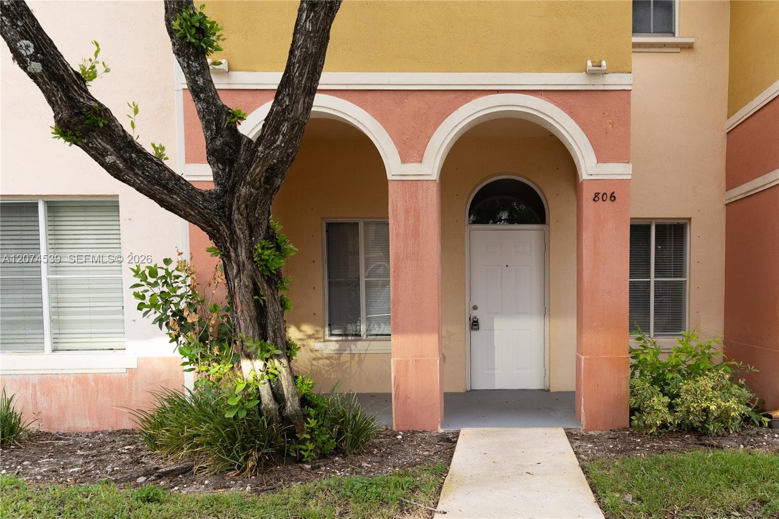 806 N Santa Catalina Cir, North Lauderdale, FL 33068